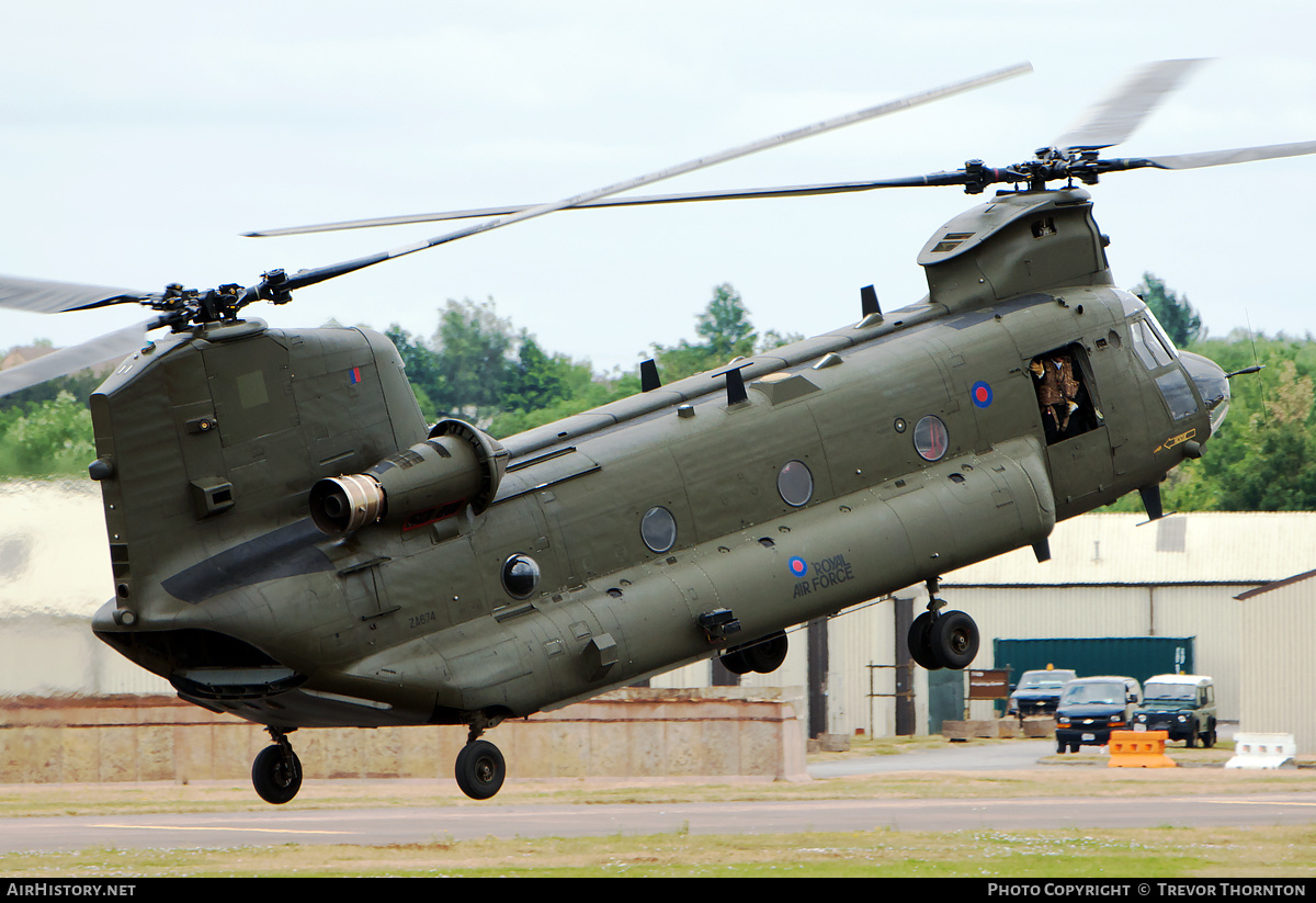 Aircraft Photo of ZA674 | Boeing Chinook HC2 (352) | UK - Air Force | AirHistory.net #94220