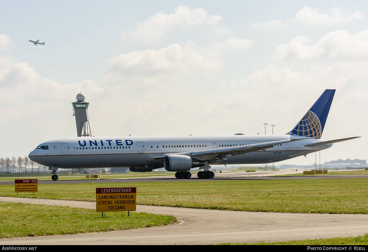 Aircraft Photo of N67058 | Boeing 767-424/ER | United Airlines | AirHistory.net #94480