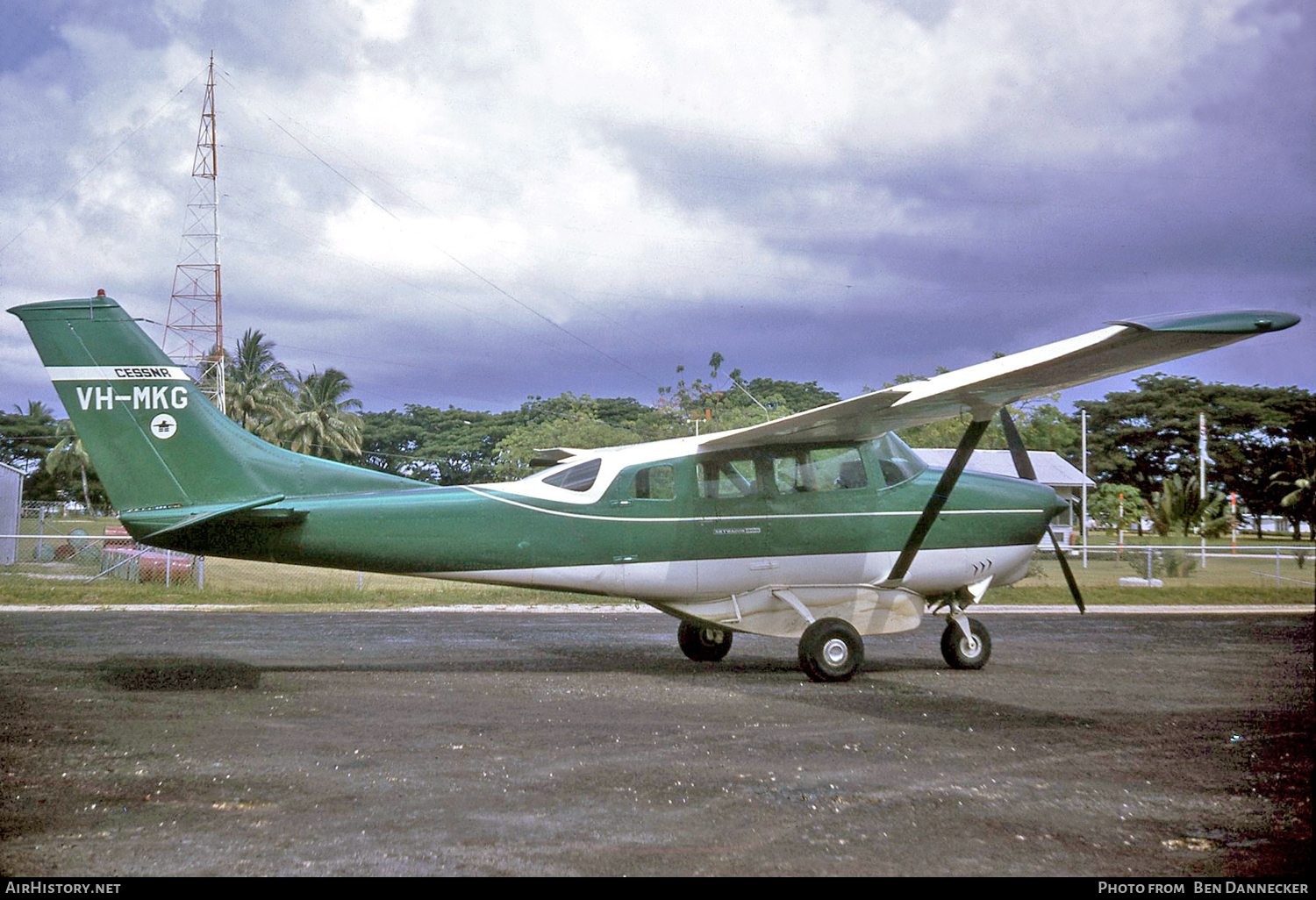 Aircraft Photo of VH-MKG | Cessna U206D Skywagon 206 | AirHistory.net #95312