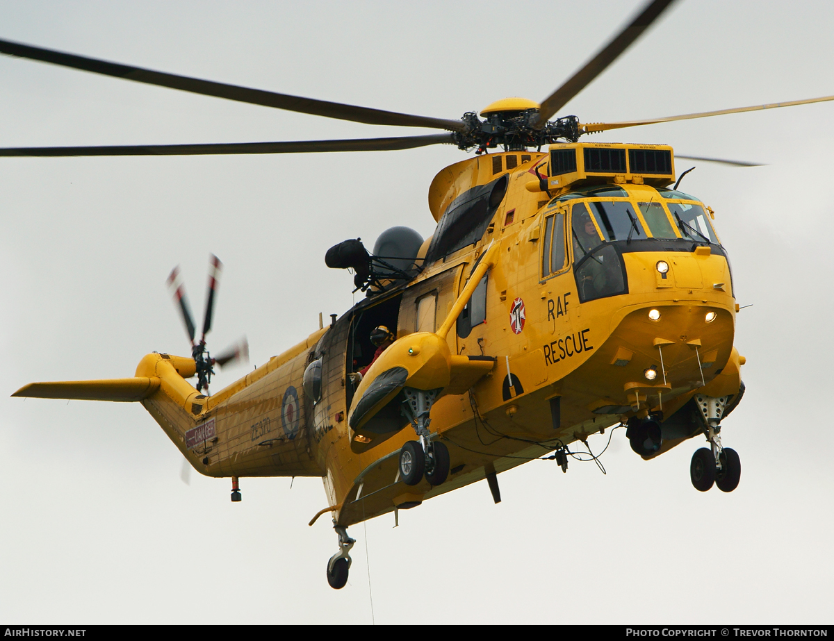 Aircraft Photo of ZE370 | Westland WS-61 Sea King HAR3 | UK - Air Force | AirHistory.net #95507