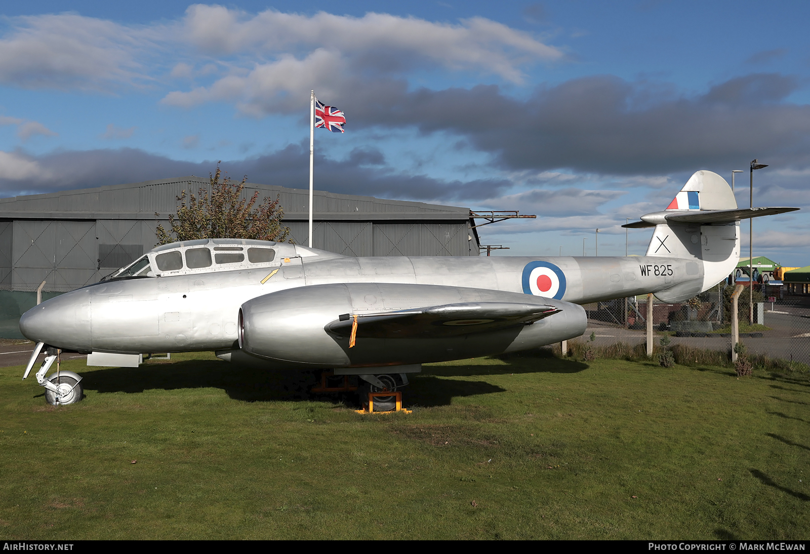 Aircraft Photo of WF825 | Gloster Meteor T7 | UK - Air Force | AirHistory.net #95849