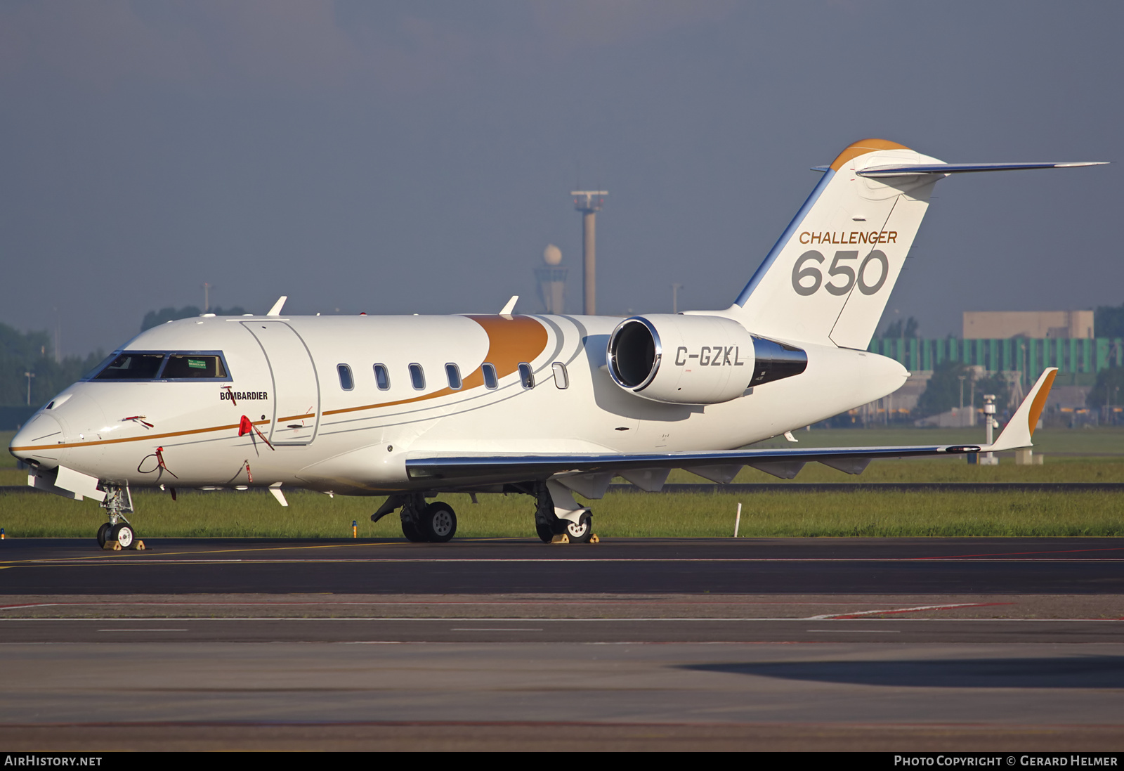 Aircraft Photo of C-GZKL | Bombardier Challenger 650 (CL-600-2B16) | Bombardier | AirHistory.net #96315