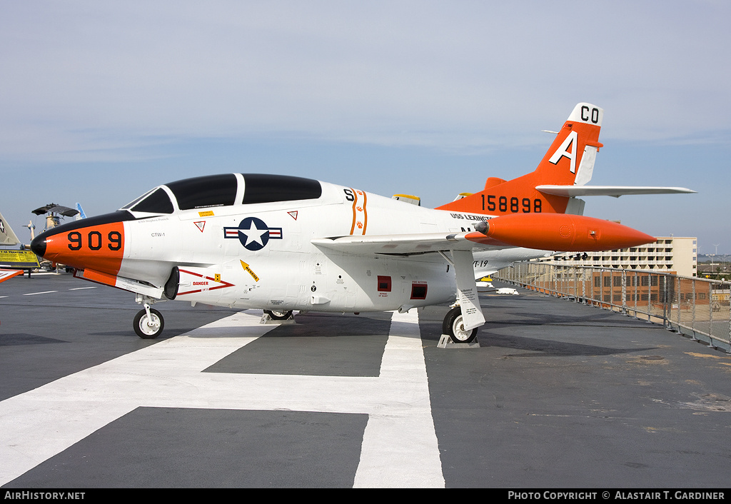 Aircraft Photo of 158898 | North American Rockwell T-2C Buckeye | USA - Navy | AirHistory.net #96868