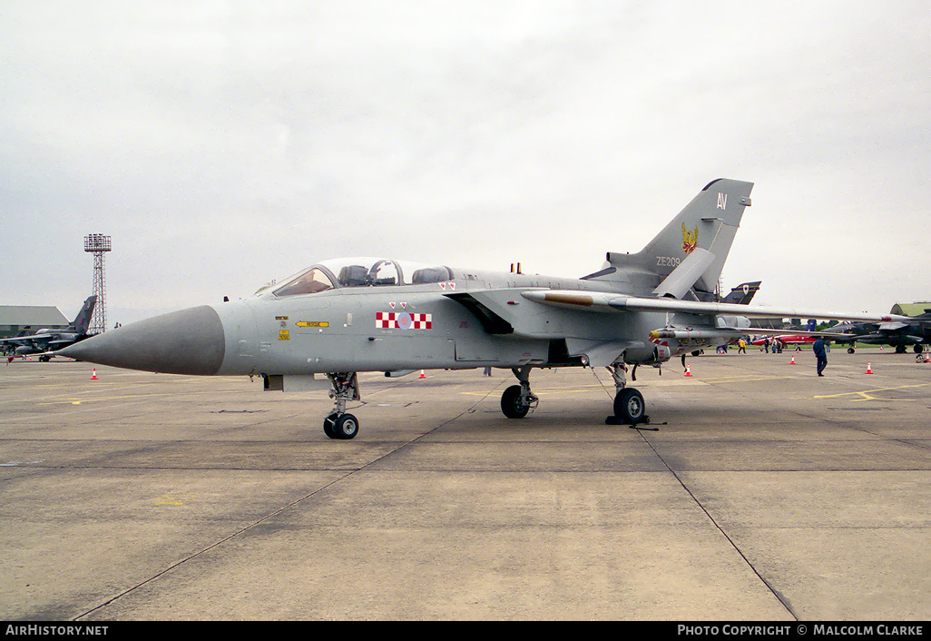 Aircraft Photo of ZE209 | Panavia Tornado F3 | UK - Air Force | AirHistory.net #97479