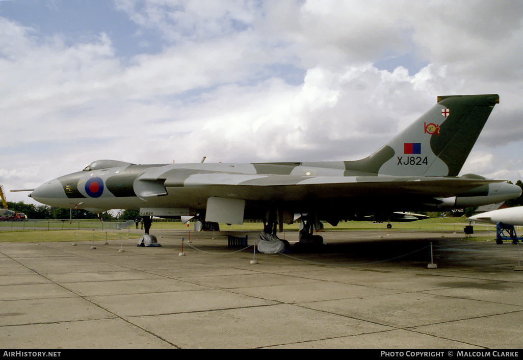 Aircraft Photo of XJ824 | Avro 698 Vulcan B.2A | UK - Air Force | AirHistory.net #97481