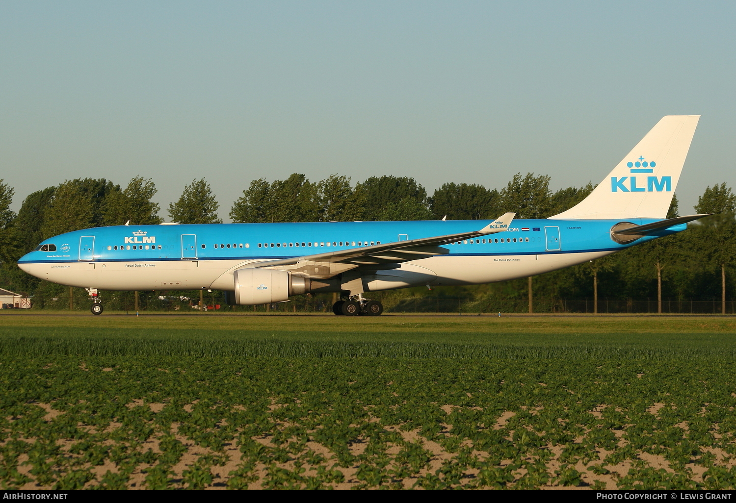 Aircraft Photo of PH-AOM | Airbus A330-203 | KLM - Royal Dutch Airlines | AirHistory.net #97516