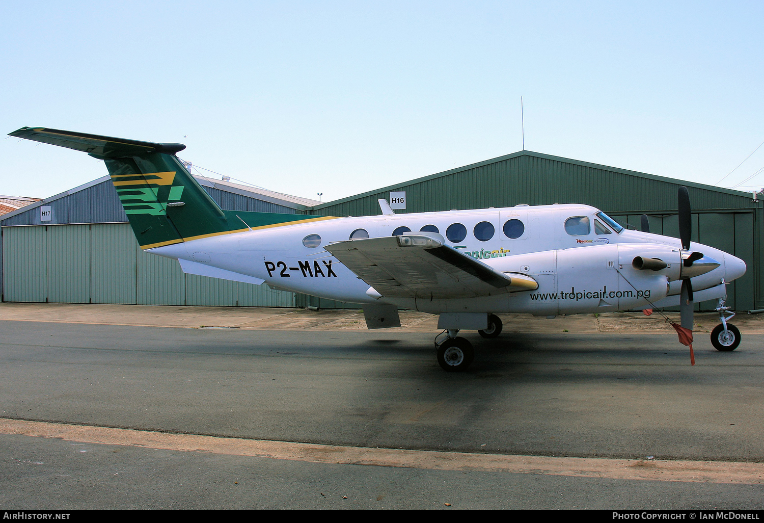 Aircraft Photo of P2-MAX | Raytheon B200 King Air | Tropicair | AirHistory.net #97811