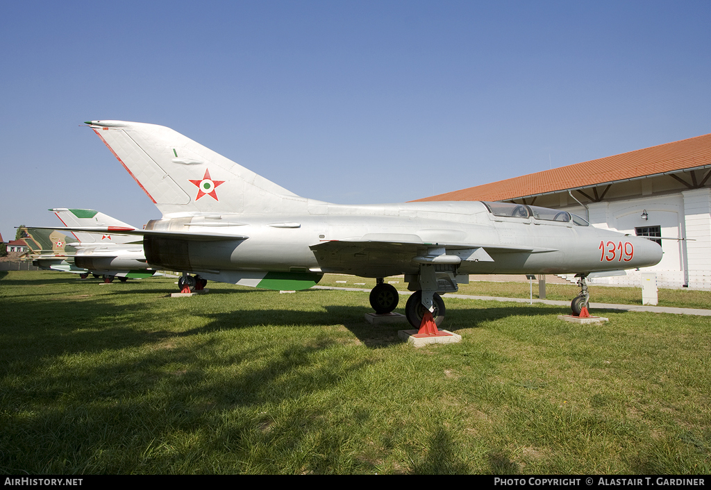 Aircraft Photo of 1319 | Mikoyan-Gurevich MiG-21F-13 | Hungary - Air Force | AirHistory.net #98290
