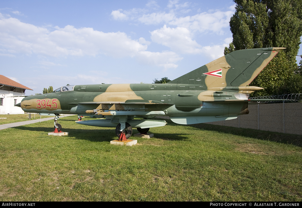 Aircraft Photo of 3945 | Mikoyan-Gurevich MiG-21bis | Hungary - Air Force | AirHistory.net #98291