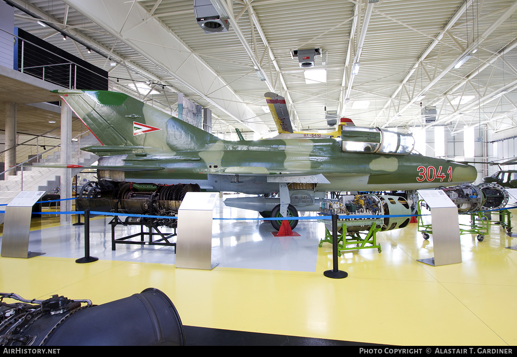Aircraft Photo of 3041 | Mikoyan-Gurevich MiG-21UM | Hungary - Air Force | AirHistory.net #98303