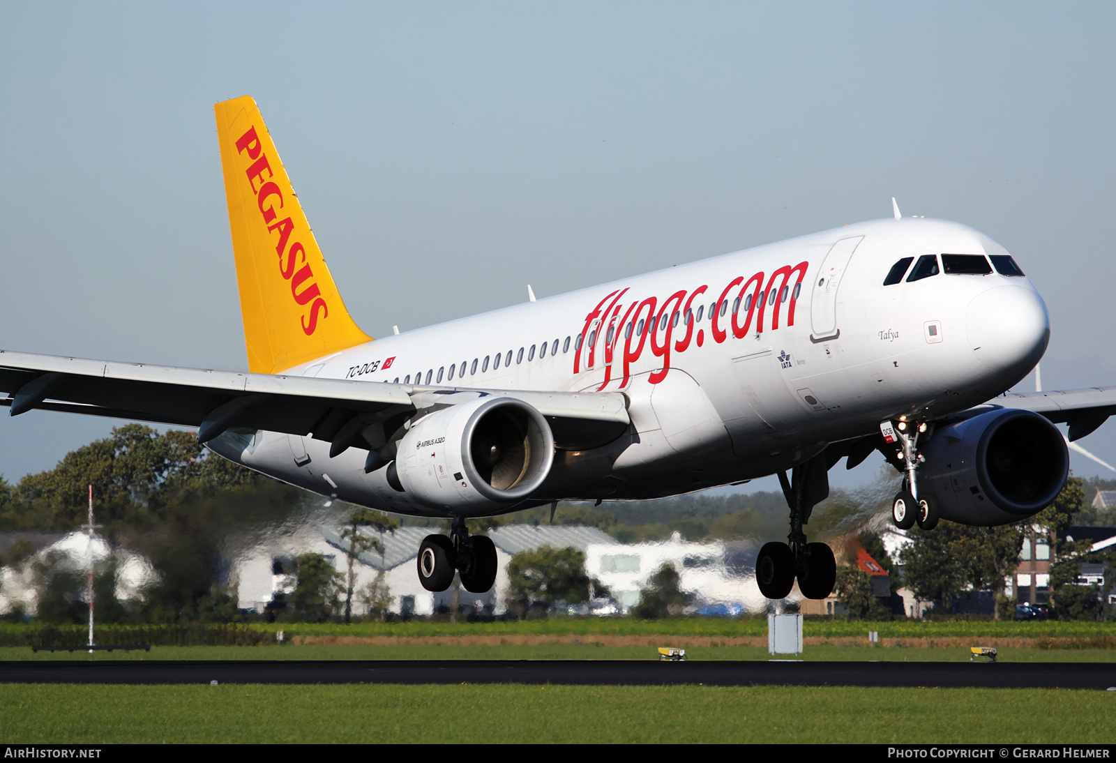 Aircraft Photo of TC-DCB | Airbus A320-214 | Pegasus Airlines | AirHistory.net #98496