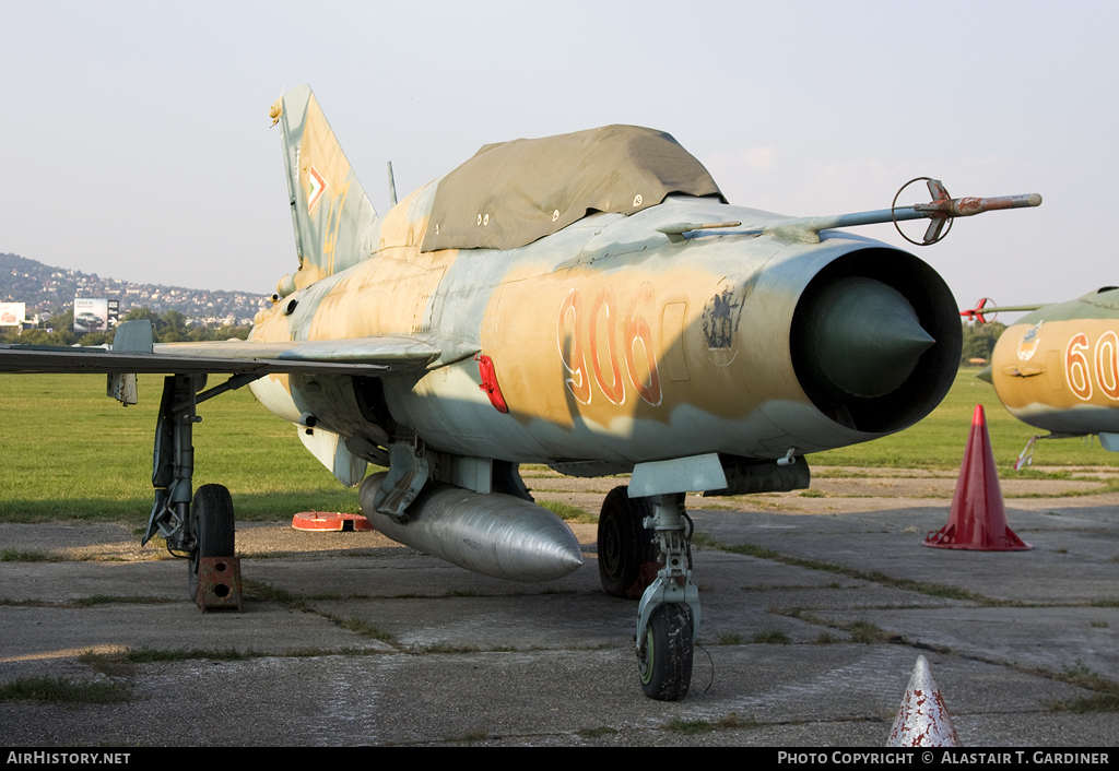 Aircraft Photo of 906 | Mikoyan-Gurevich MiG-21UM | Hungary - Air Force | AirHistory.net #98546