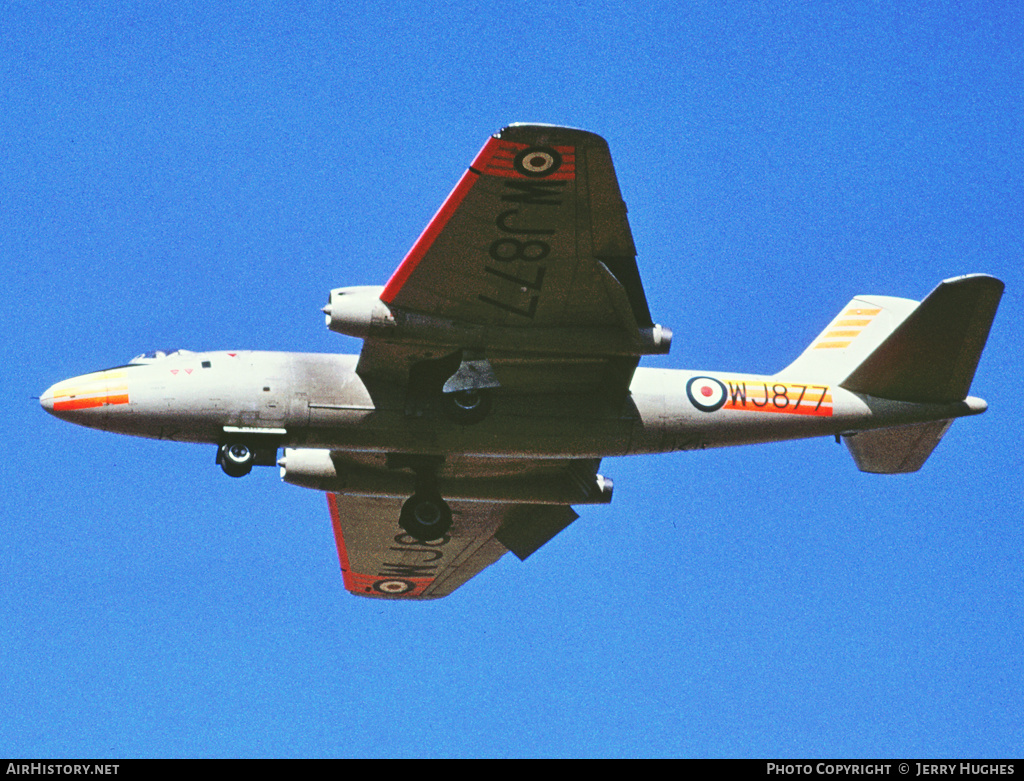 Aircraft Photo of WJ877 | English Electric Canberra T4 | UK - Air Force | AirHistory.net #99112