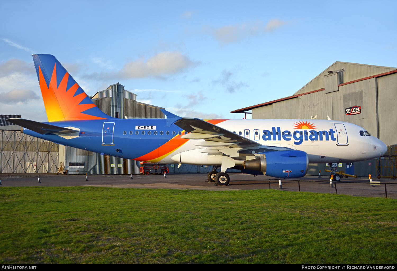 Aircraft Photo of G-EZIS | Airbus A319-111 | Allegiant Air | AirHistory.net #99842