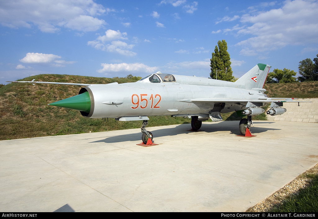 Aircraft Photo of 9512 | Mikoyan-Gurevich MiG-21MF | Hungary - Air Force | AirHistory.net #99919