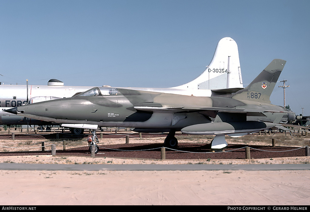 Aircraft Photo of 57-5837 / AF75-887 | Republic F-105B Thunderchief | USA - Air Force | AirHistory.net #100092