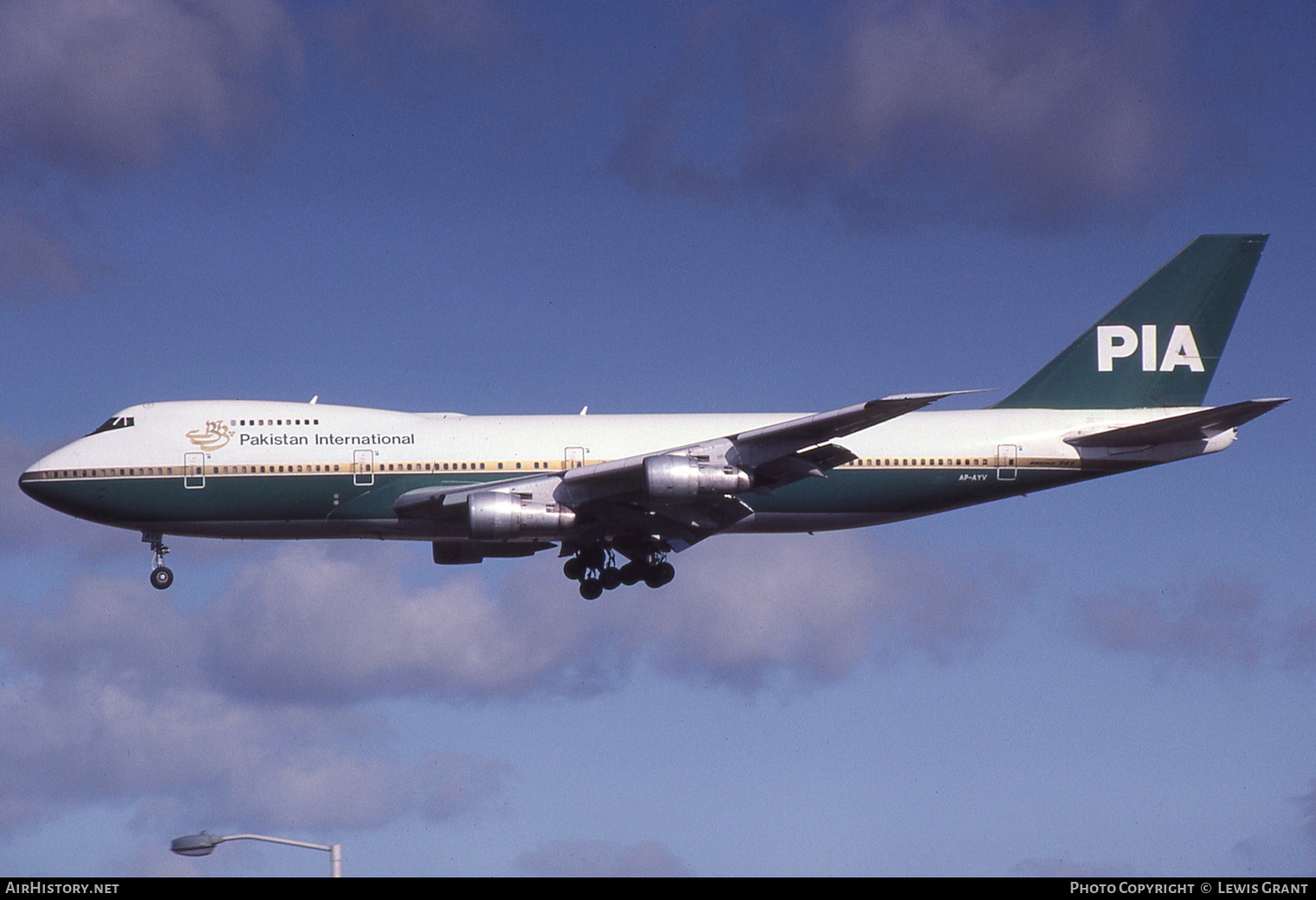 Aircraft Photo of AP-AYV | Boeing 747-282B | Pakistan International Airlines - PIA | AirHistory.net #100106