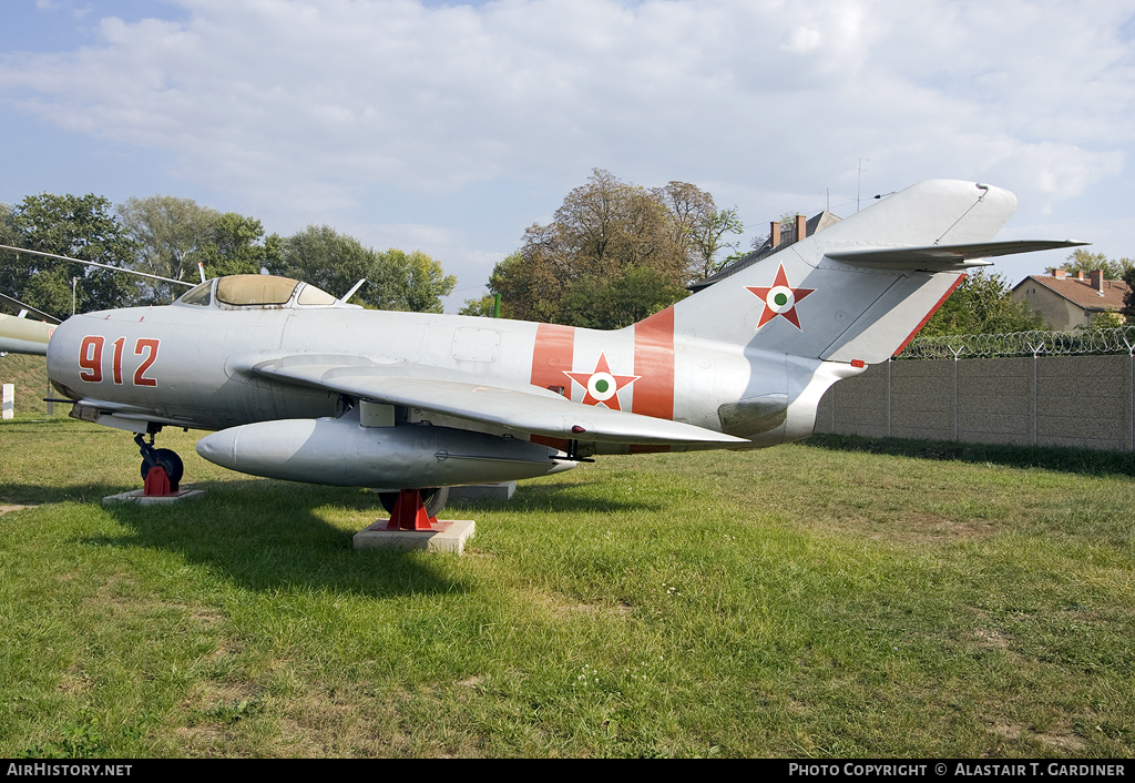 Aircraft Photo of 912 | Mikoyan-Gurevich MiG-15bis | Hungary - Air Force | AirHistory.net #100209