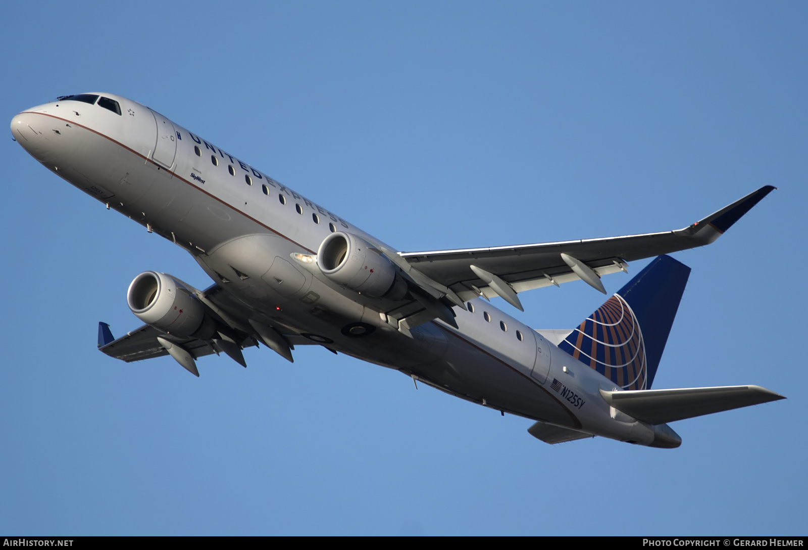 Aircraft Photo of N125SY | Embraer 175LR (ERJ-170-200LR) | United Express | AirHistory.net #100365