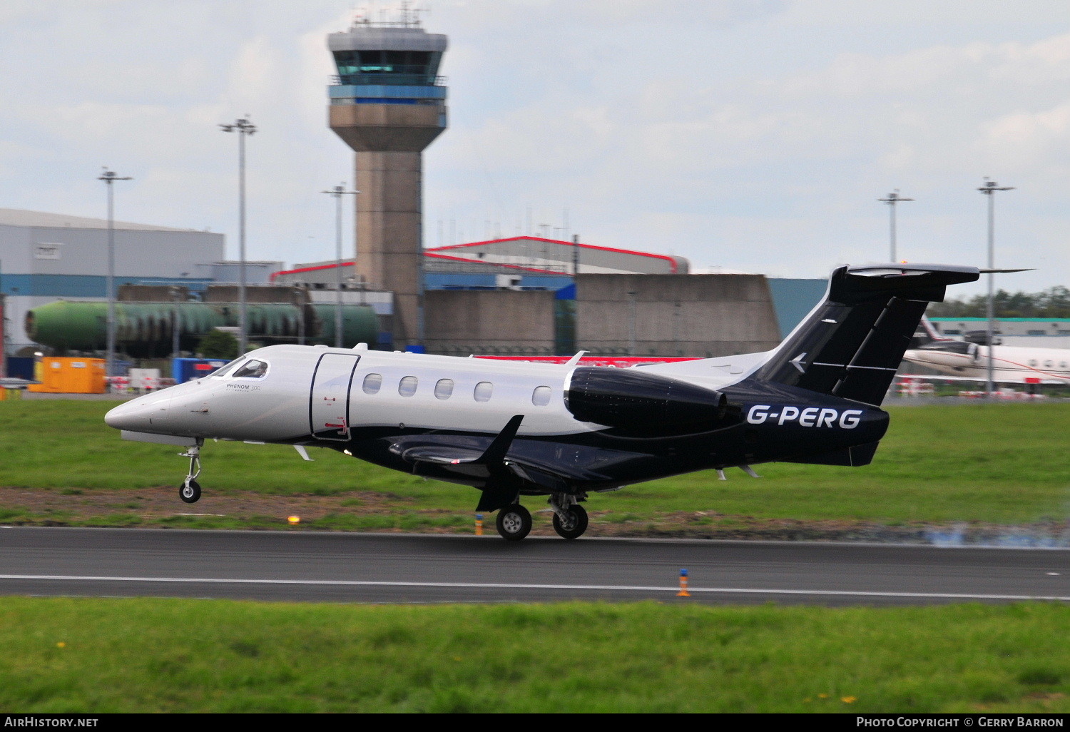 Aircraft Photo of G-PERG | Embraer EMB-505 Phenom 300 | AirHistory.net #100586