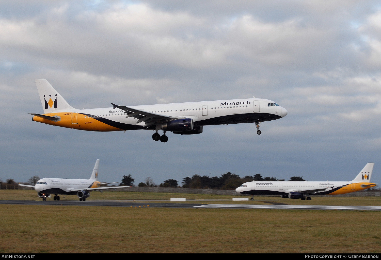 Aircraft Photo of G-OZBL | Airbus A321-231 | Monarch Airlines | AirHistory.net #100651