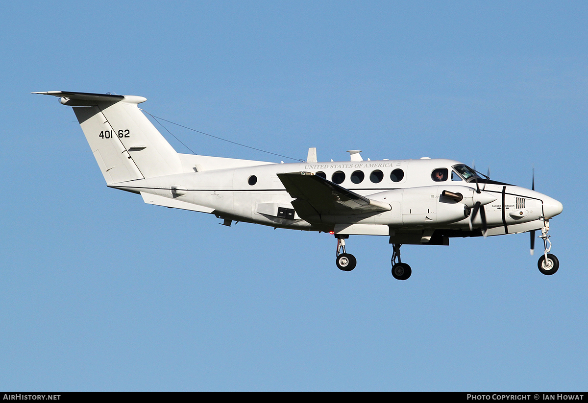 Aircraft Photo of 84-0162 / 40162 | Beech C-12U Huron (B200C) | USA - Army | AirHistory.net #100768