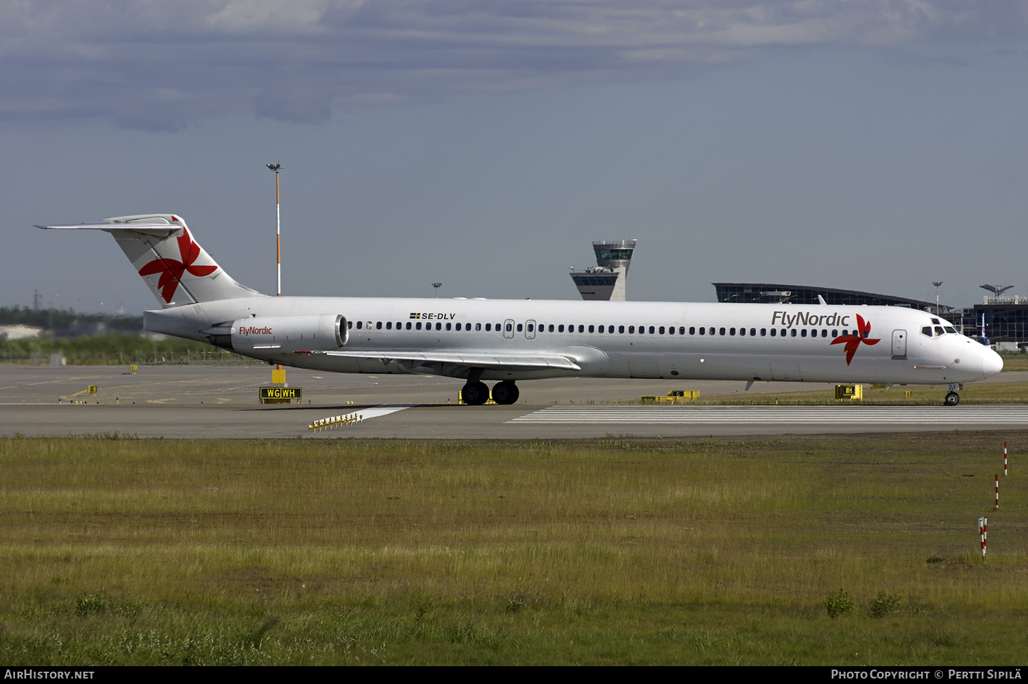 Aircraft Photo of SE-DLV | McDonnell Douglas MD-83 (DC-9-83) | FlyNordic | AirHistory.net #100786