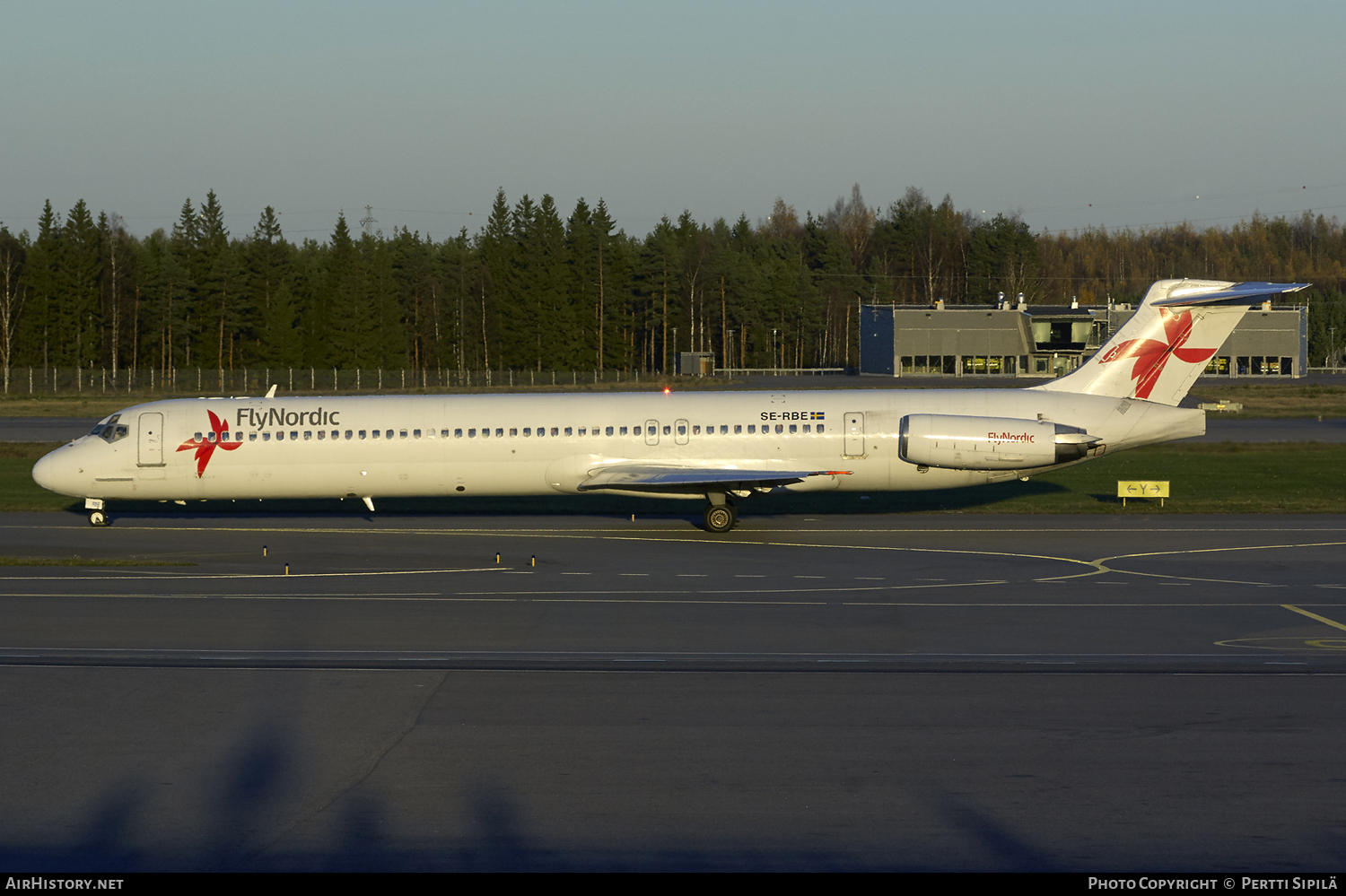 Aircraft Photo of SE-RBE | McDonnell Douglas MD-82 (DC-9-82) | FlyNordic | AirHistory.net #100826