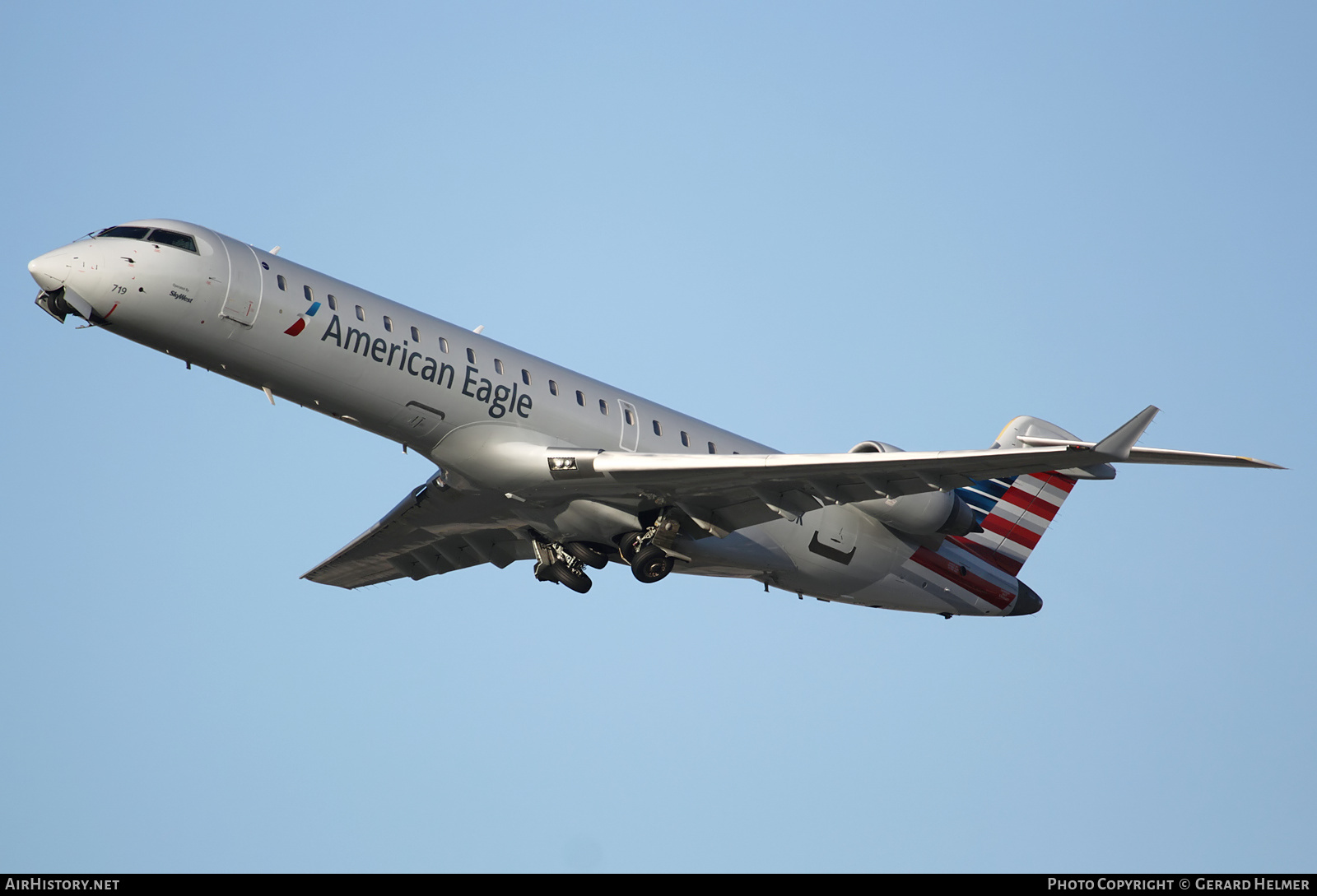 Aircraft Photo of N719SK | Bombardier CRJ-701ER (CL-600-2C10) | American Eagle | AirHistory.net #100886