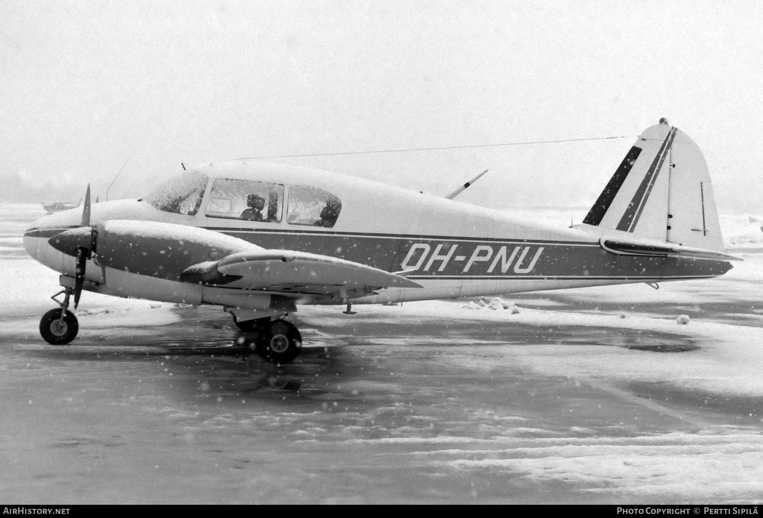 Aircraft Photo of OH-PNU | Piper PA-23-160(180) Apache | AirHistory.net #101326