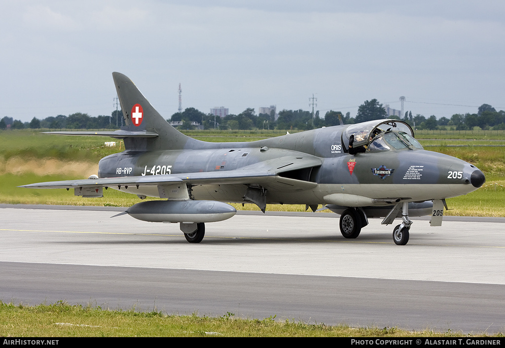 Aircraft Photo of HB-RVP / J-4205 | Hawker Hunter T68 | FFA Museum - Fliegermuseum Fahrzeugmuseum Altenrhein | Switzerland - Air Force | AirHistory.net #101513