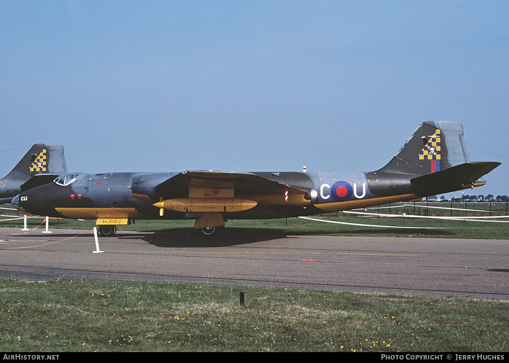 Aircraft Photo of WJ682 | English Electric Canberra TT18 | UK - Air Force | AirHistory.net #101632