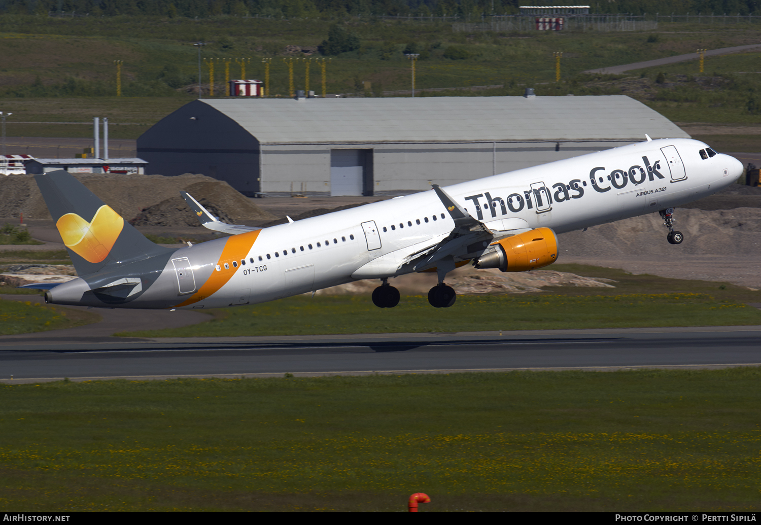 Aircraft Photo of OY-TCG | Airbus A321-211 | Thomas Cook Airlines | AirHistory.net #102271