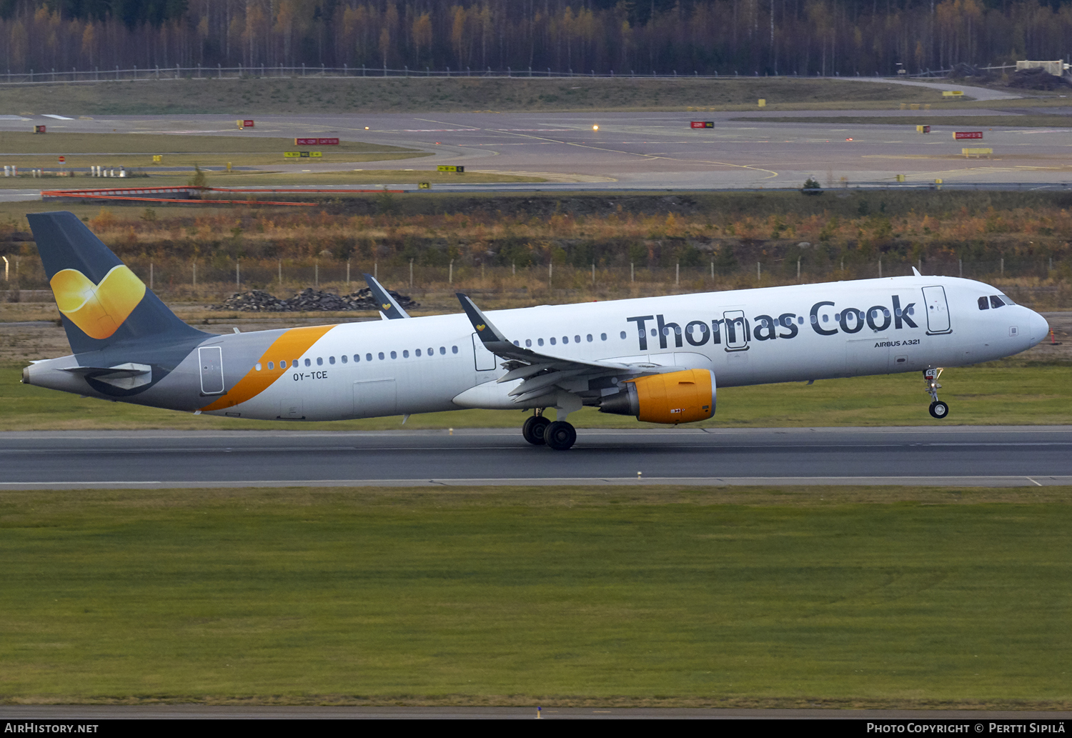 Aircraft Photo of OY-TCE | Airbus A321-211 | Thomas Cook Airlines | AirHistory.net #102273