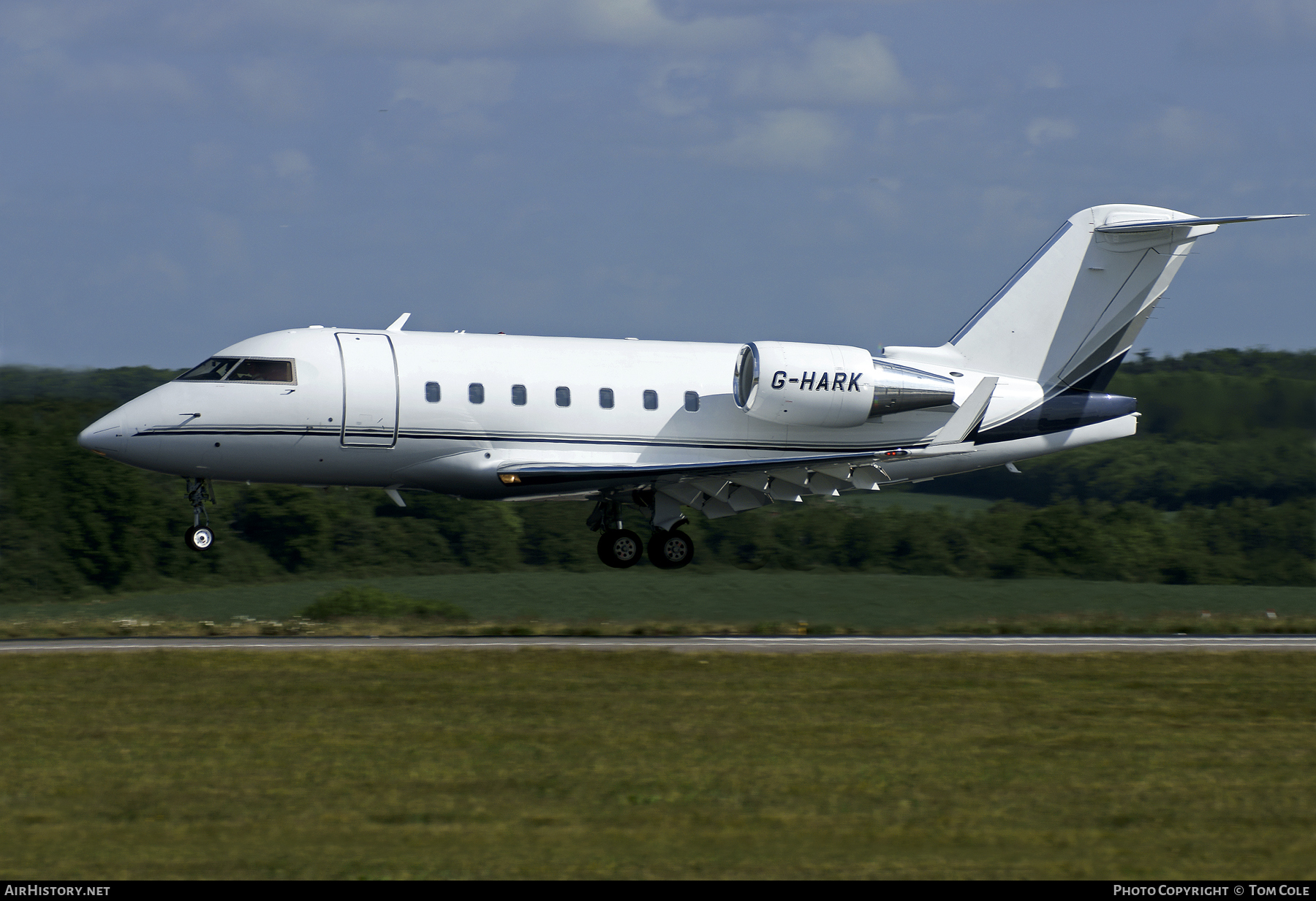 Aircraft Photo of G-HARK | Bombardier Challenger 604 (CL-600-2B16) | AirHistory.net #102298