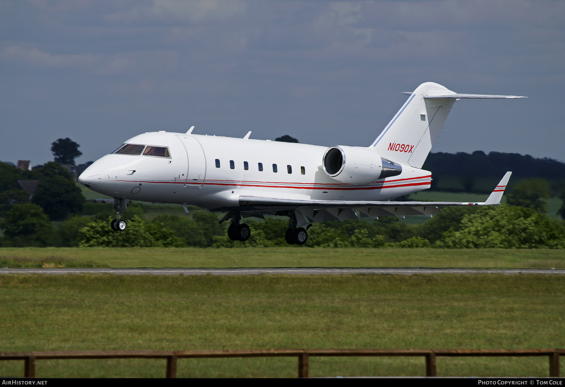 Aircraft Photo of N1090X | Bombardier Challenger 604 (CL-600-2B16) | AirHistory.net #102309