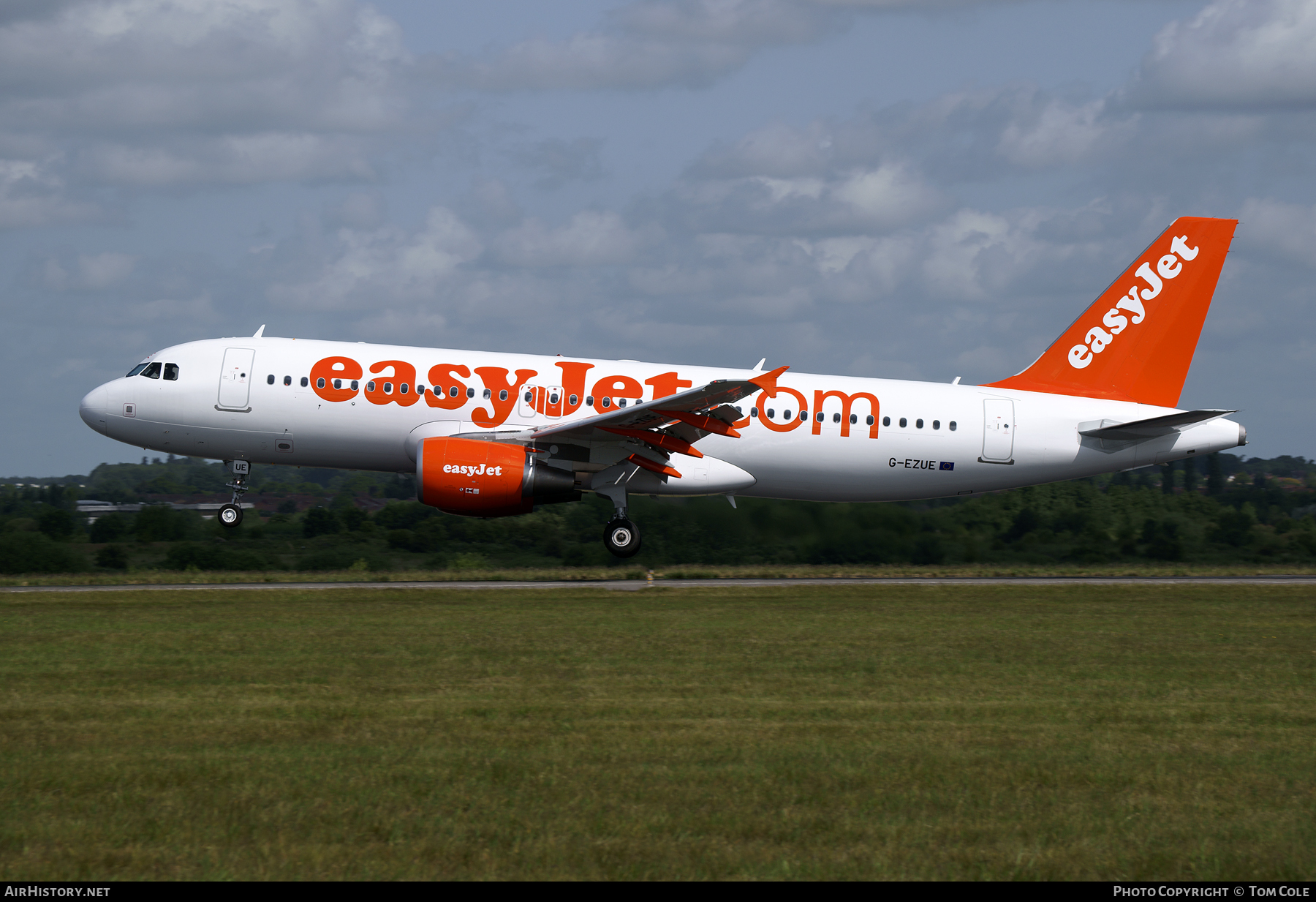 Aircraft Photo of G-EZUE | Airbus A320-214 | EasyJet | AirHistory.net #102314