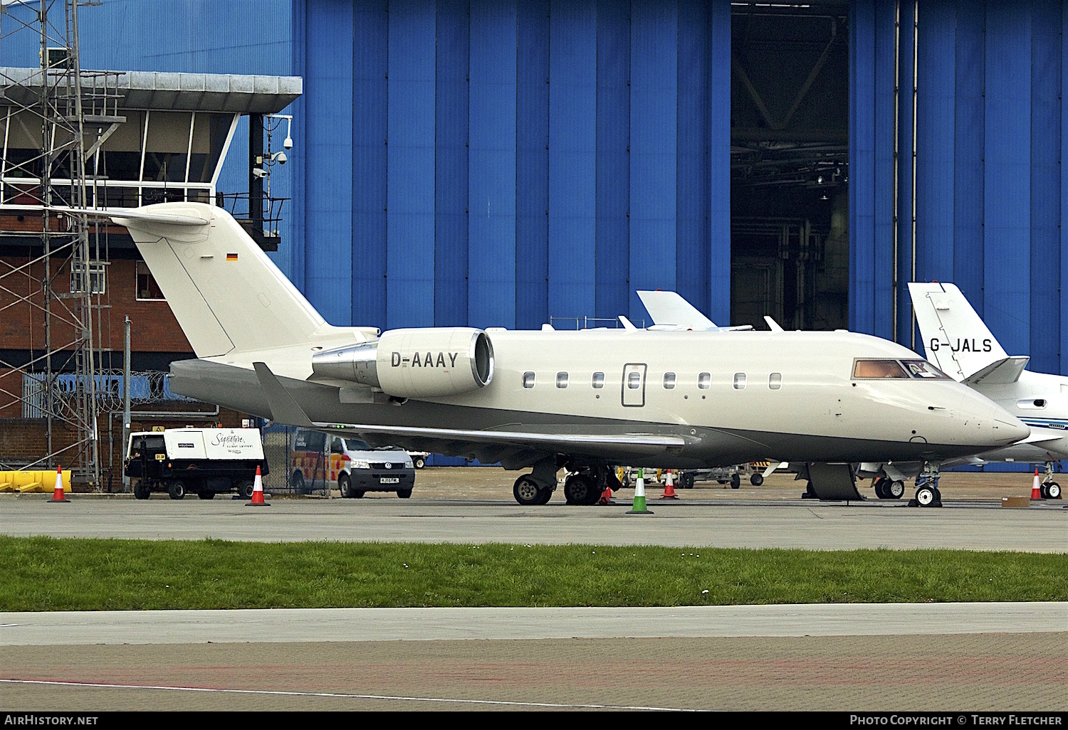 Aircraft Photo of D-AAAY | Bombardier Challenger 604 (CL-600-2B16) | AirHistory.net #102597