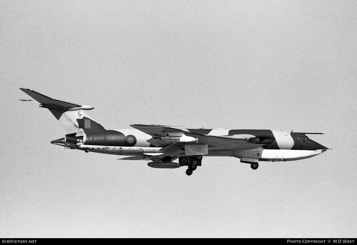 Aircraft Photo of XA928 | Handley Page HP-80 Victor K1 | UK - Air Force | AirHistory.net #102688