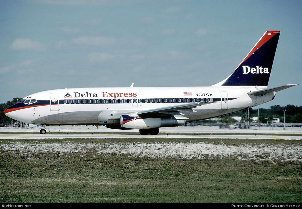 Aircraft Photo of N237WA | Boeing 737-247/Adv | Delta Express | AirHistory.net #102781