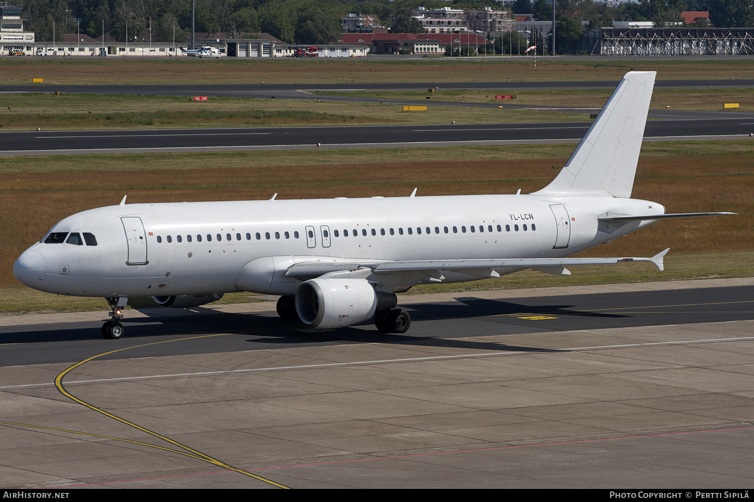 Aircraft Photo of YL-LCN | Airbus A320-211 | AirHistory.net #103254