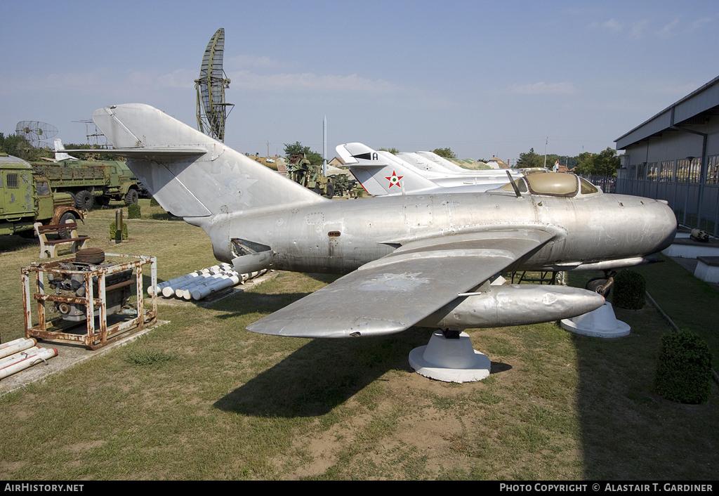 Aircraft Photo of 1963 | Mikoyan-Gurevich MiG-15 | Hungary - Air Force | AirHistory.net #103268