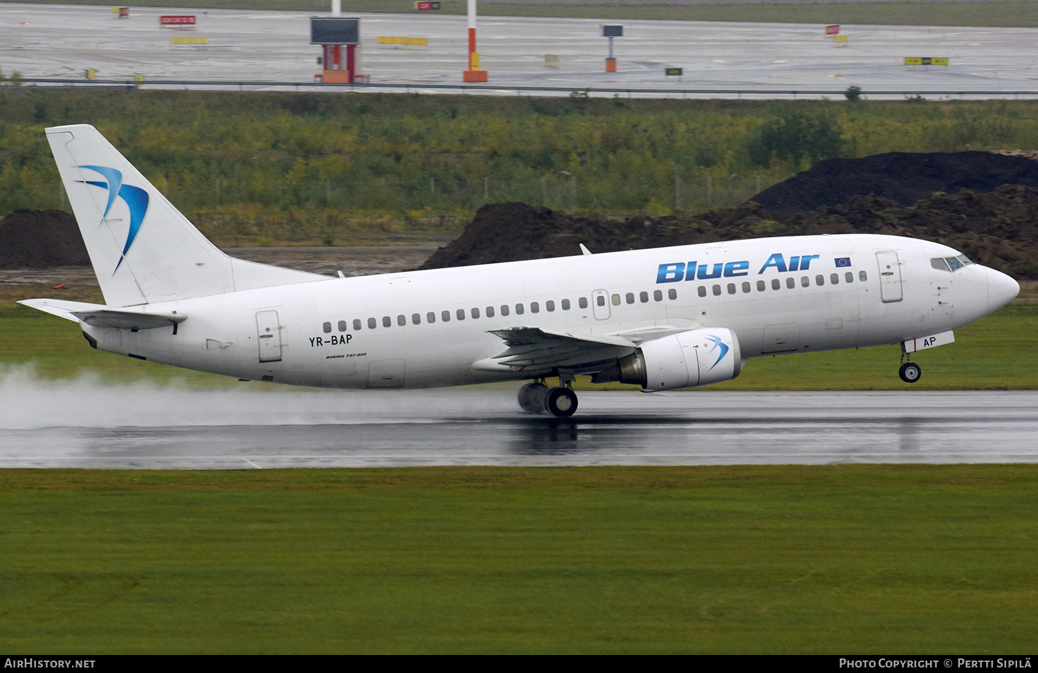 Aircraft Photo of YR-BAP | Boeing 737-3Y0 | Blue Air | AirHistory.net #103289