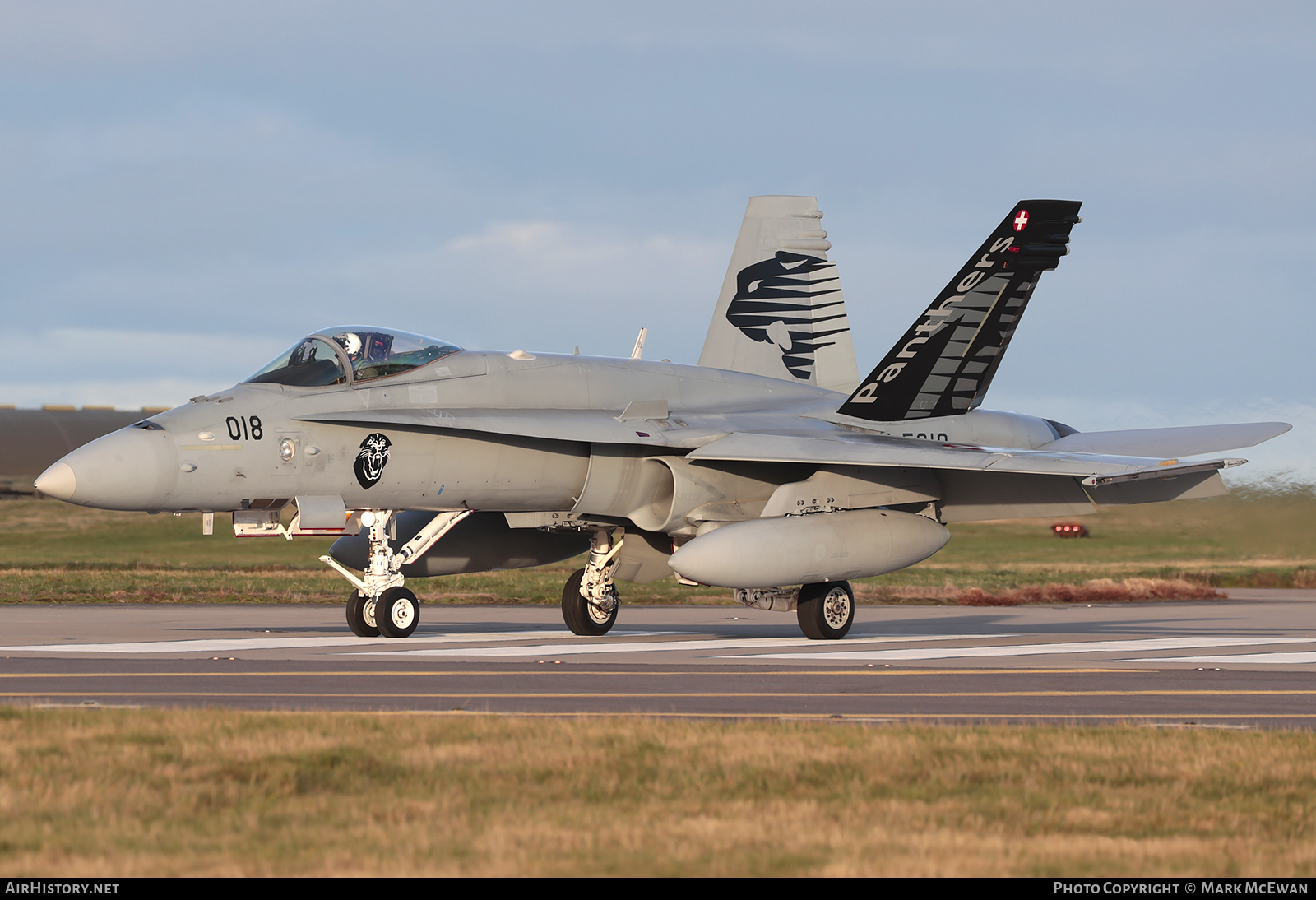 Aircraft Photo of J-5018 | McDonnell Douglas F/A-18C Hornet | Switzerland - Air Force | AirHistory.net #103321