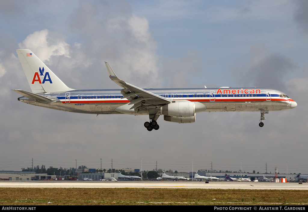 Aircraft Photo of N688AA | Boeing 757-223 | American Airlines | AirHistory.net #103441