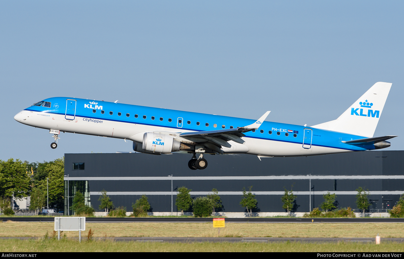 Aircraft Photo of PH-EXC | Embraer 190STD (ERJ-190-100STD) | KLM Cityhopper | AirHistory.net #104044