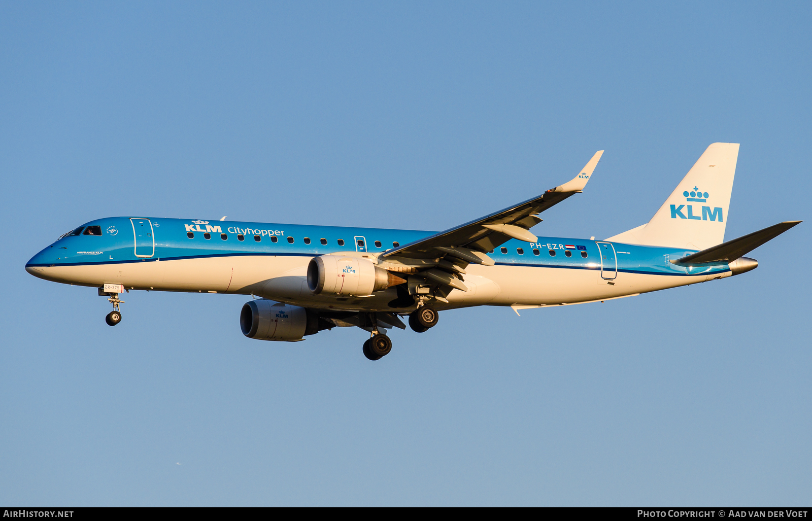 Aircraft Photo of PH-EZR | Embraer 190STD (ERJ-190-100STD) | KLM Cityhopper | AirHistory.net #104304