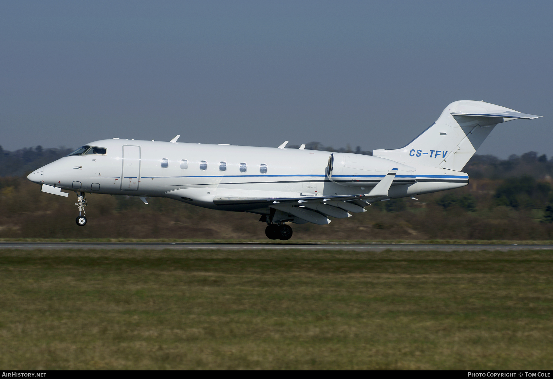 Aircraft Photo of CS-TFV | Bombardier Challenger 300 (BD-100-1A10) | AirHistory.net #104373