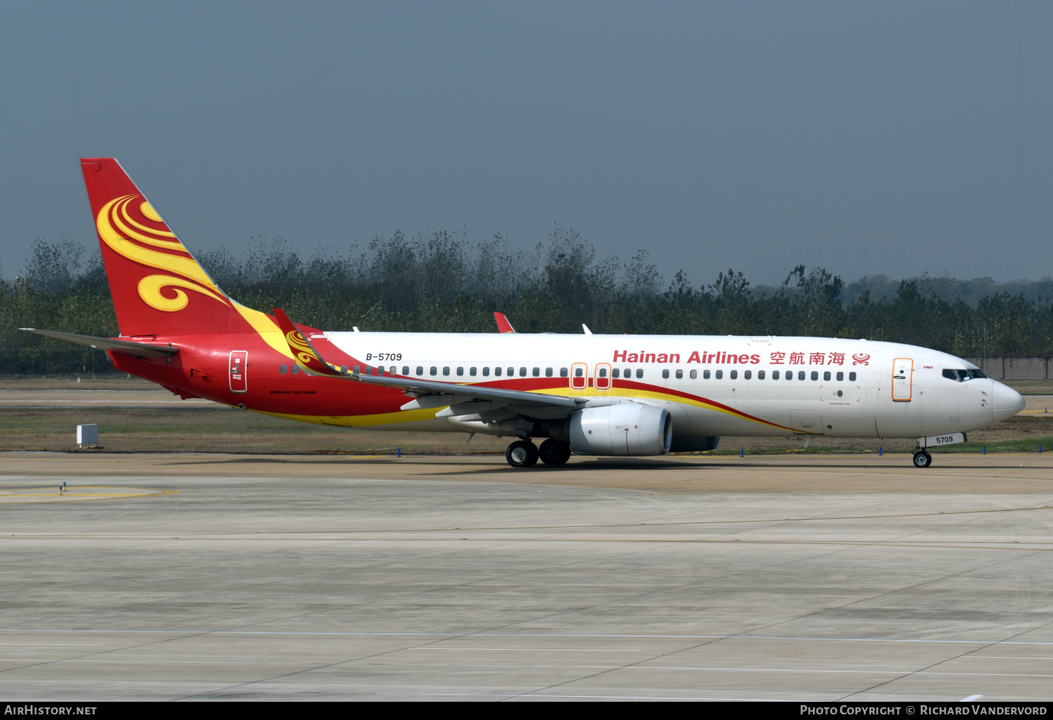 Aircraft Photo of B-5709 | Boeing 737-808 | Hainan Airlines | AirHistory.net #104469