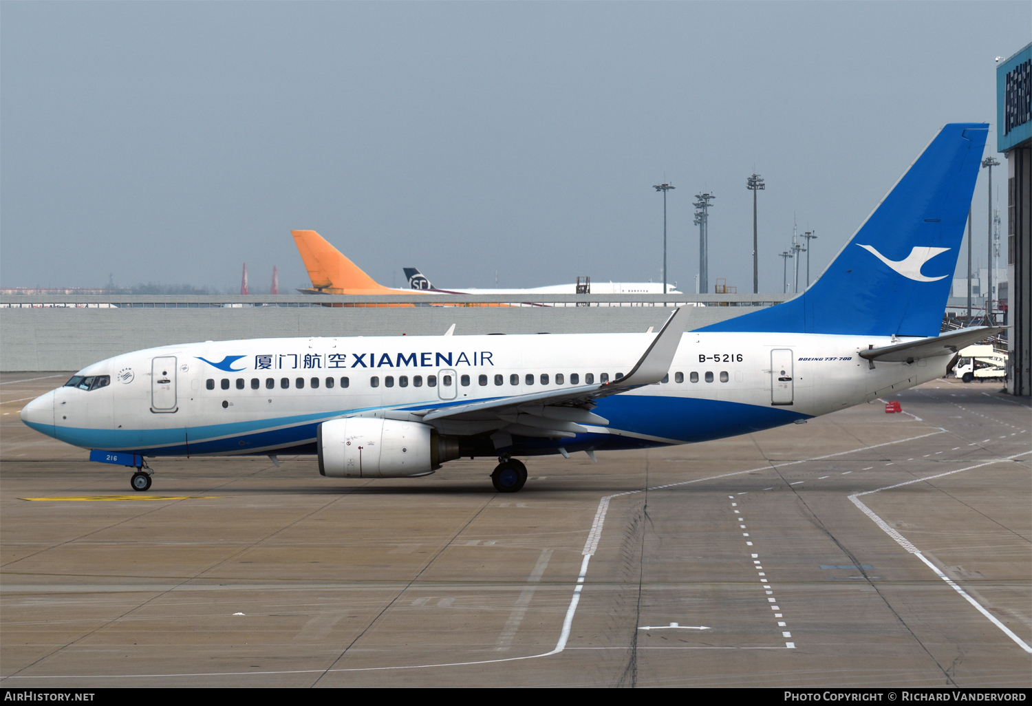 Aircraft Photo of B-5216 | Boeing 737-75C | Xiamen Airlines | AirHistory.net #104470